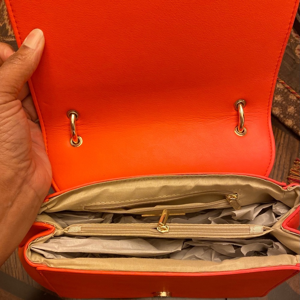 Stylish Orange Handbag - Picture 6 of 6